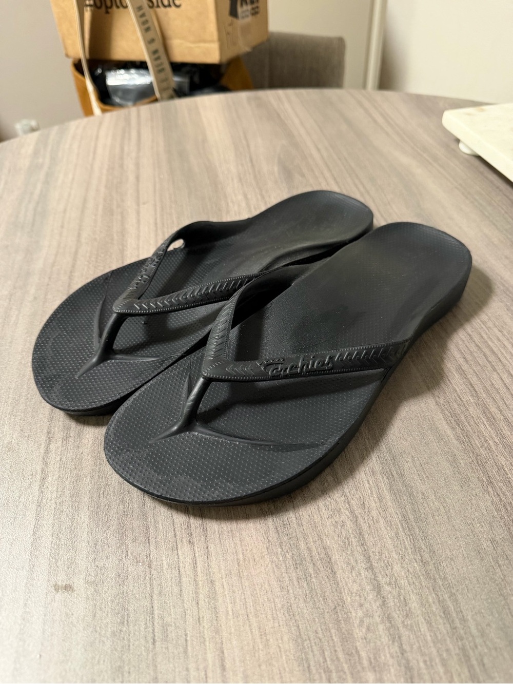 Archies Black Arch Support Flip Flops Women’s 9 / Men’s 8